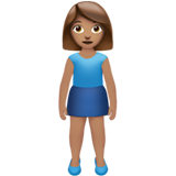 ayakta duran kadın: orta cilt tonu