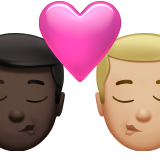 öpücük: erkek erkek koyu cilt tonu orta açık cilt tonu