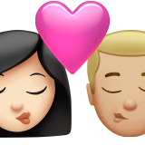 öpücük: kadın erkek açık cilt tonu orta açık cilt tonu