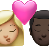 öpücük: kadın erkek orta açık cilt tonu koyu cilt tonu