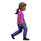 yürüyen kadın: orta koyu cilt tonu sağa dönük