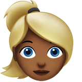 sarışın kadın: orta koyu cilt tonu