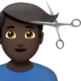 saç kestiren erkek: koyu cilt tonu