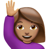 elini kaldıran kadın: orta cilt tonu