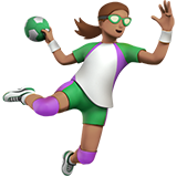 hentbol oynayan kadın: orta cilt tonu